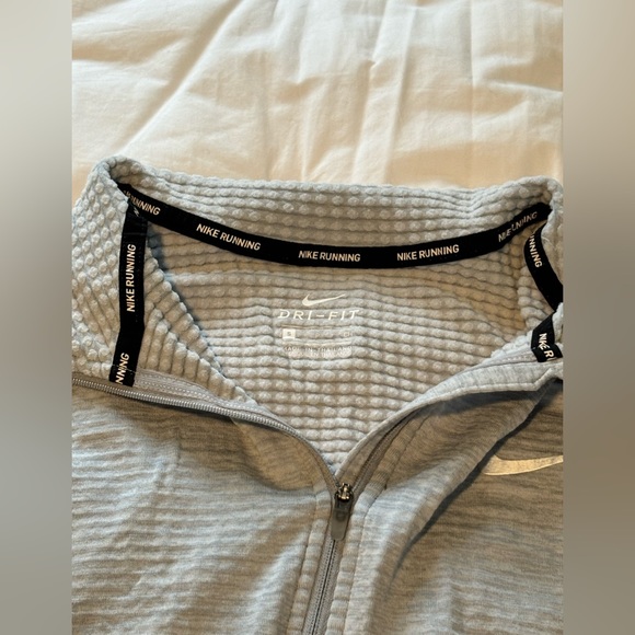 EUC Nike Running Pullover - Picture 8 of 9